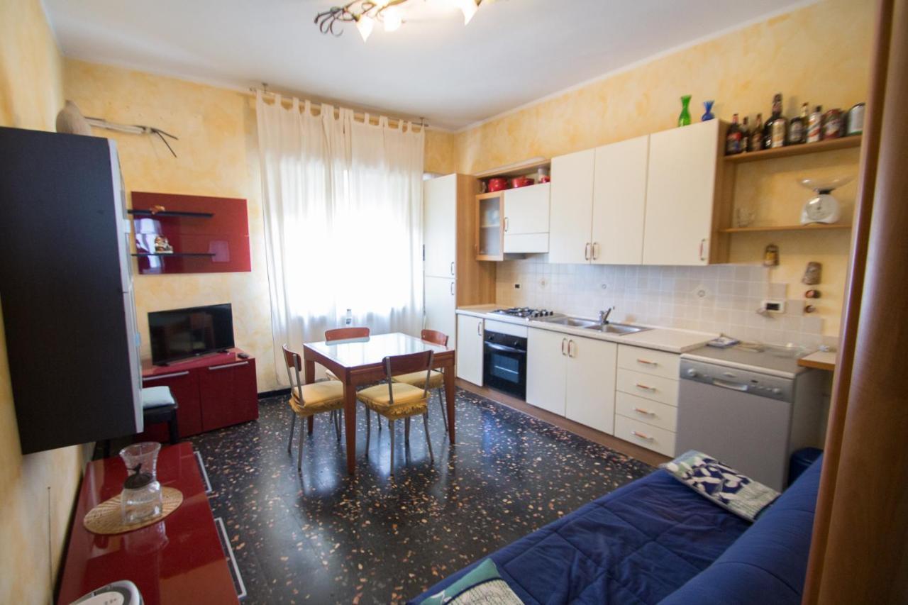 Yellow House Savona Esterno foto