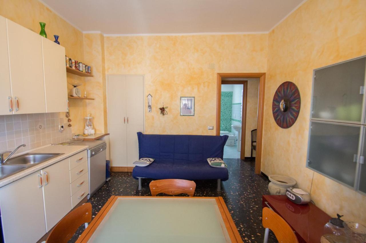 Yellow House Savona Esterno foto